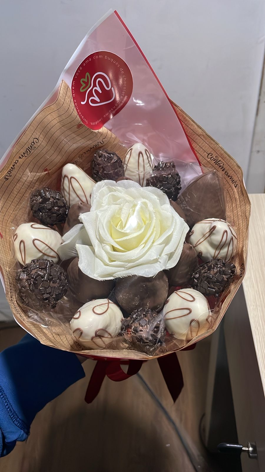 Buque com Rosa Branca